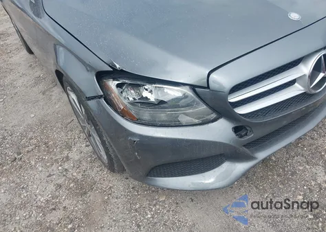 2017 Mercedes-Benz C 300 Luxury/Sport z USA, uszkodzony, nr VIN 55SWF4JB9HU205974